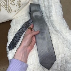 CLOSET CLEAR OUT: Michael Kors Mens Silver/Blue Tie W/ MK Monogram Print 💙